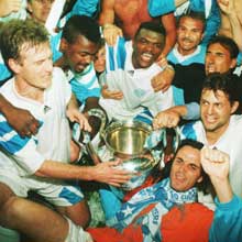 Marseille gewann den ersten Pokal in der neu gegründeten Champions League