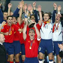 Spanien bejubelt den Titelgewinn 2005