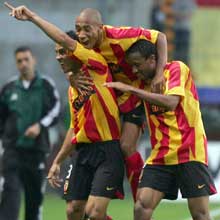 Vitorino Hilton (RC Lens) wird gefeiert